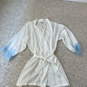 In bloom - white robe with blue lace detail